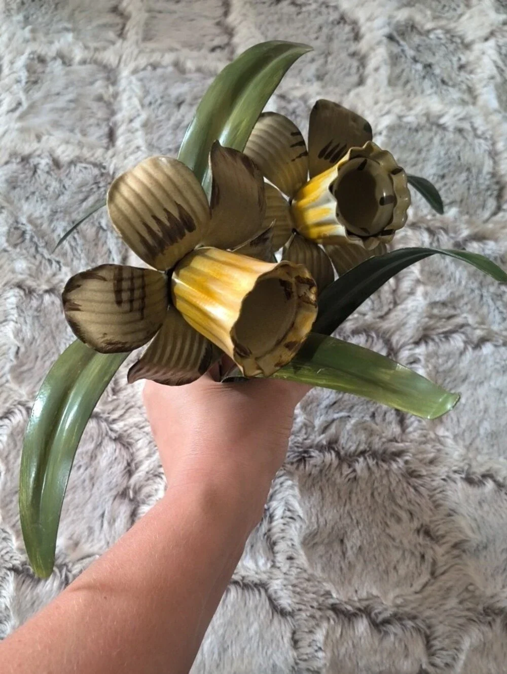 Metal Daffodil Flower Candle Holder Set in Olive Green and Gold